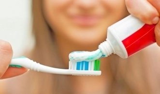 Zahnpasta im Test: Viele enthalten sogar Erdöl
